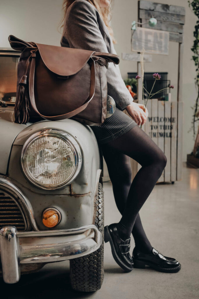 ANNÁ_ABURY_small_4 (1)