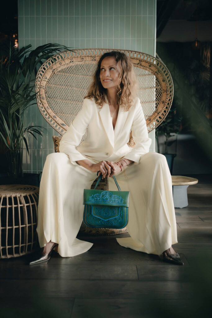 ANNÁ_ABURY_small_51